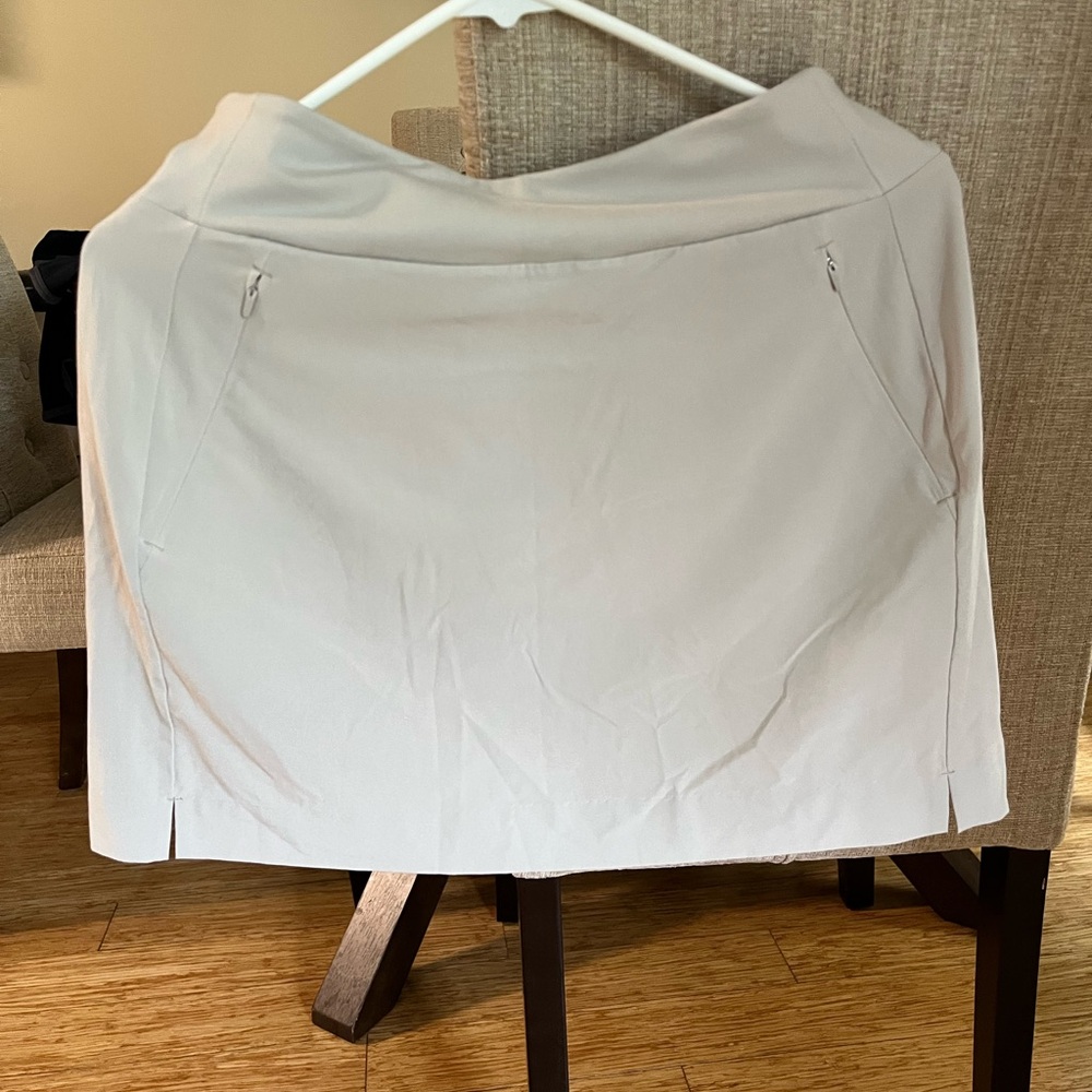 Super soft stretchy skorts by Athleta.  Never worn.